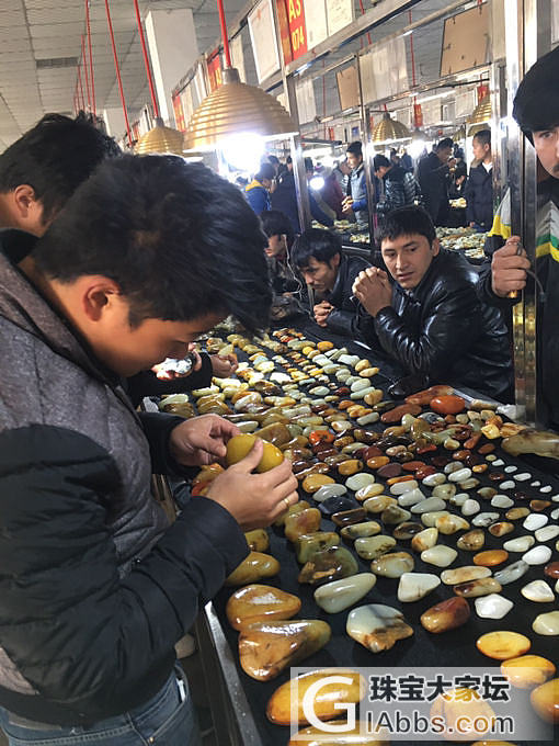 逛石佛寺天下玉源籽料市场