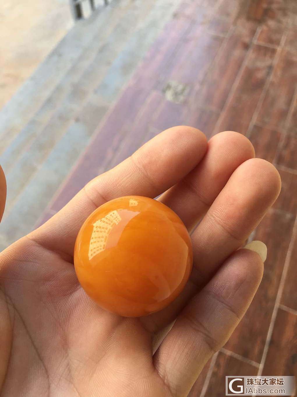 自然光照片,天然鸡血红蜜蜡